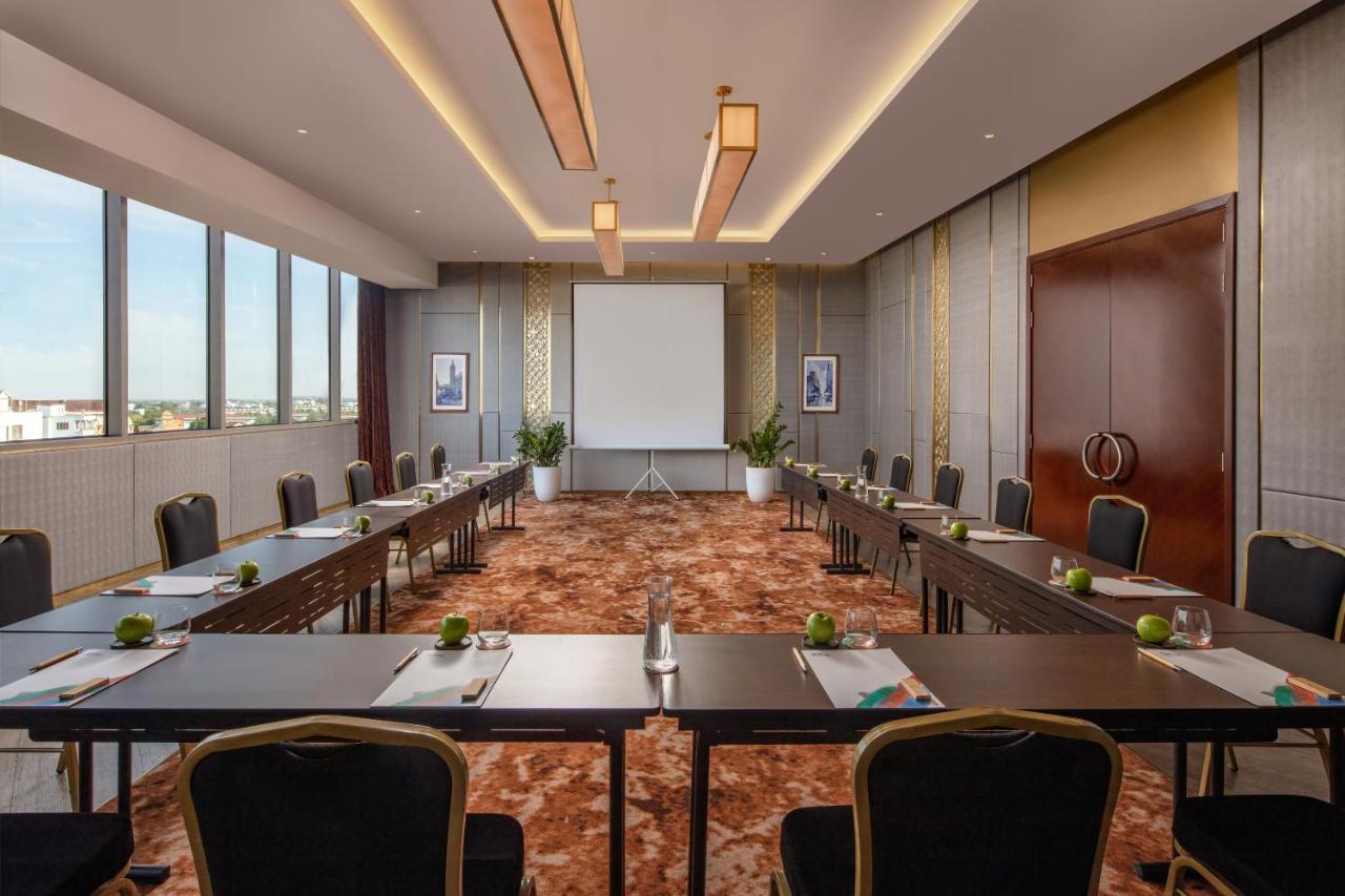 Melia Vinpearl Hue Hotel Bagian luar foto Meeting room