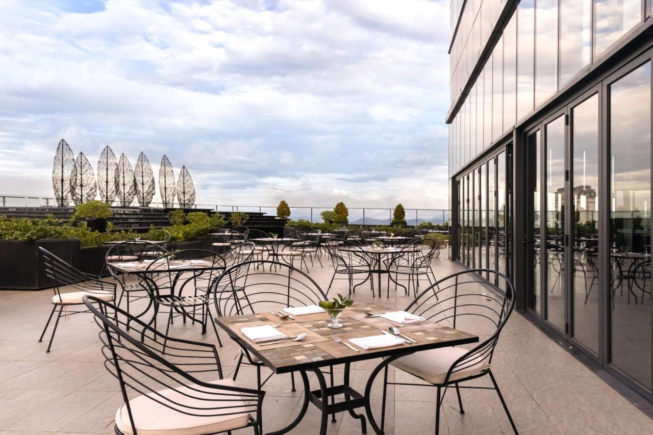 Melia Vinpearl Hue Hotel Bagian luar foto The Terrace