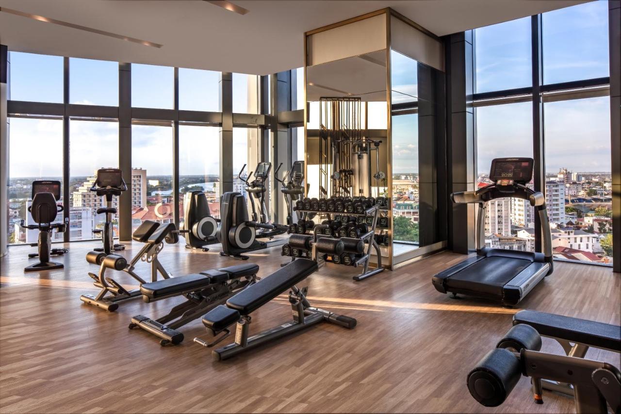 Melia Vinpearl Hue Hotel Bagian luar foto The gym at the hotel