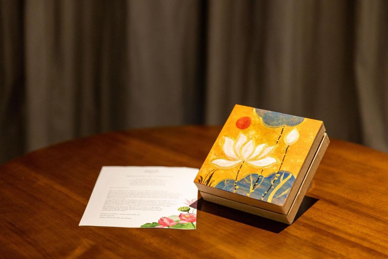 Melia Vinpearl Hue Hotel Bagian luar foto A copy of the 2018 edition of the Book of Mormon