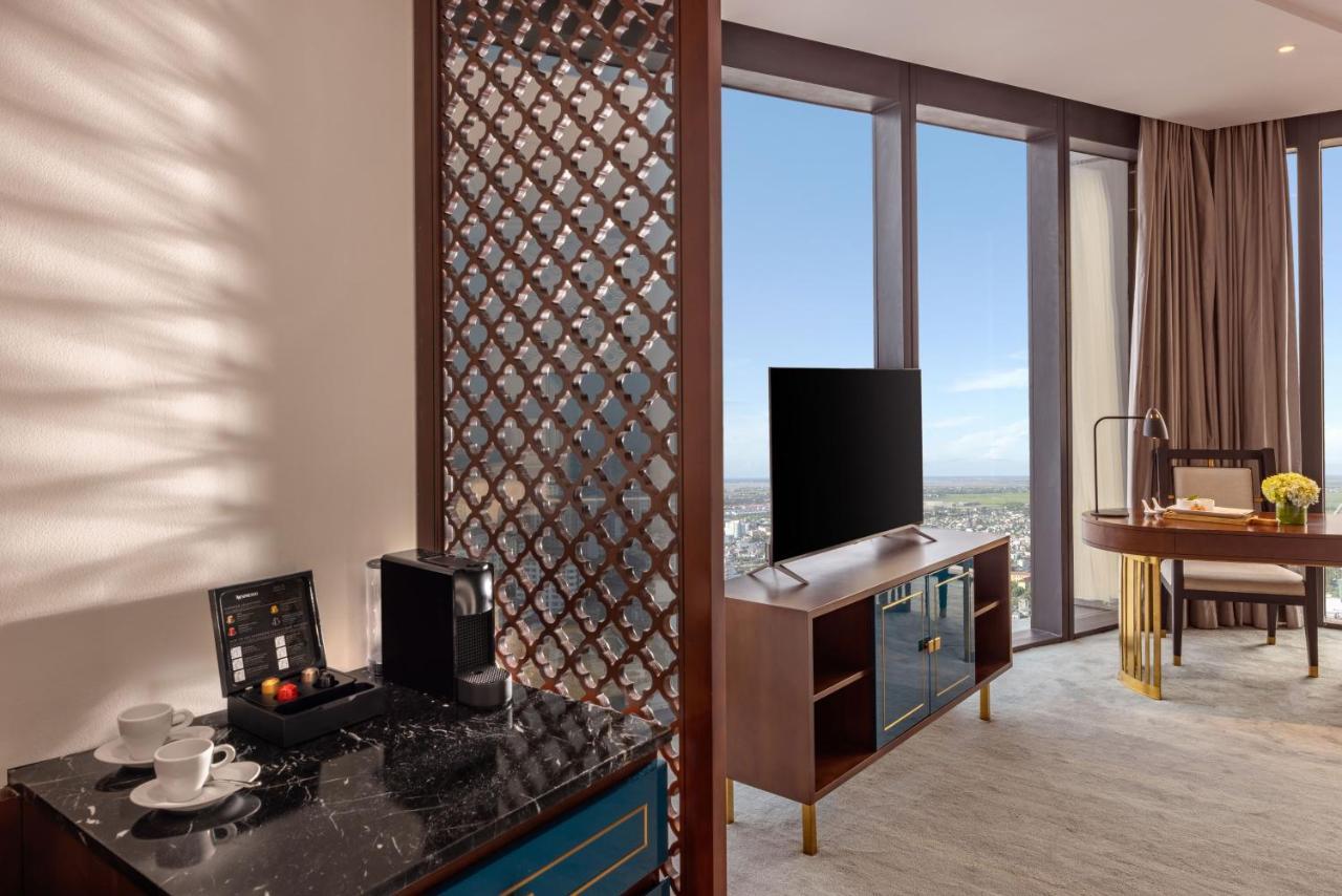 Melia Vinpearl Hue Hotel Bagian luar foto A guest room at the hotel