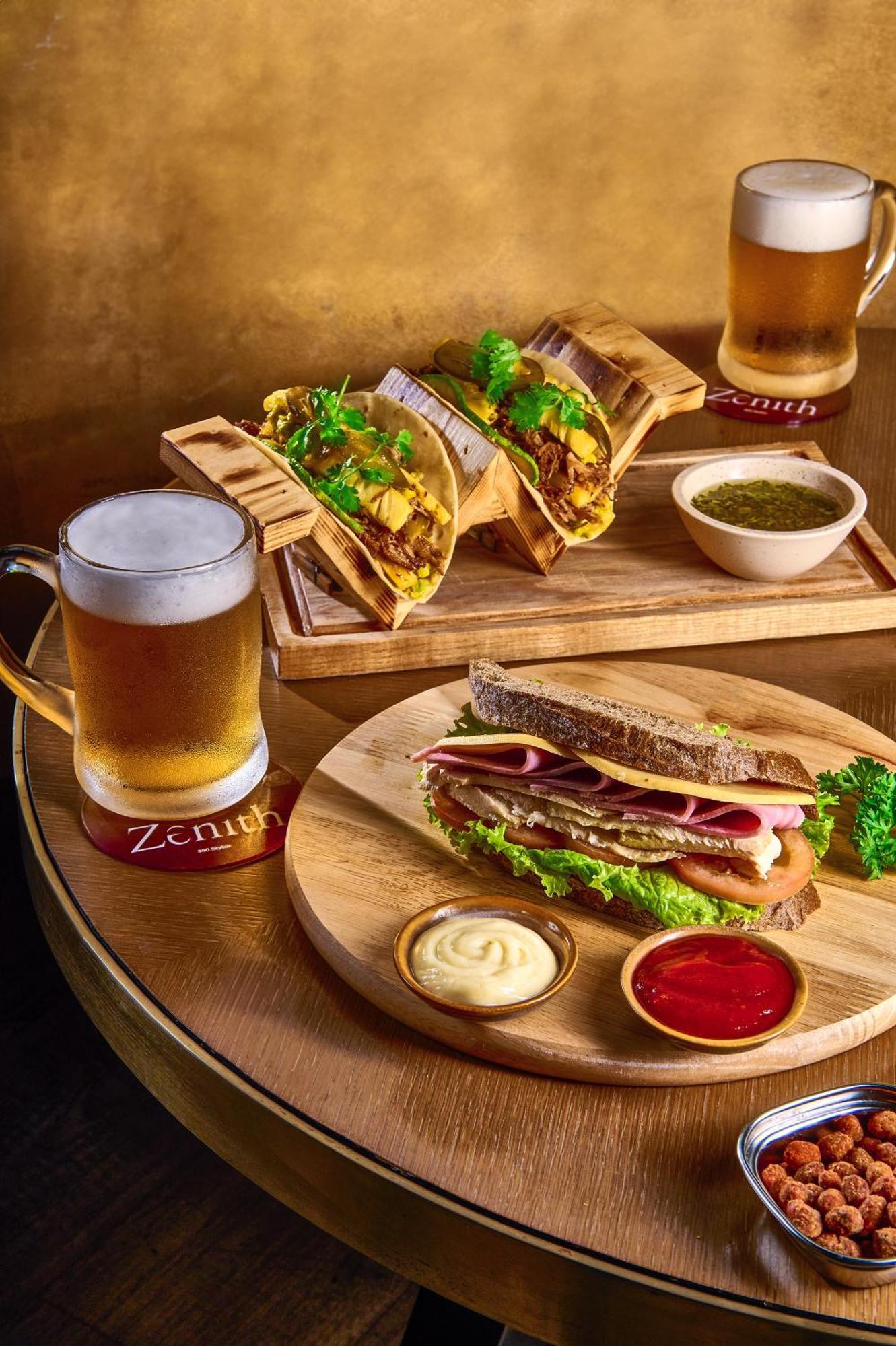 Melia Vinpearl Hue Hotel Bagian luar foto Tacos and sandwiches