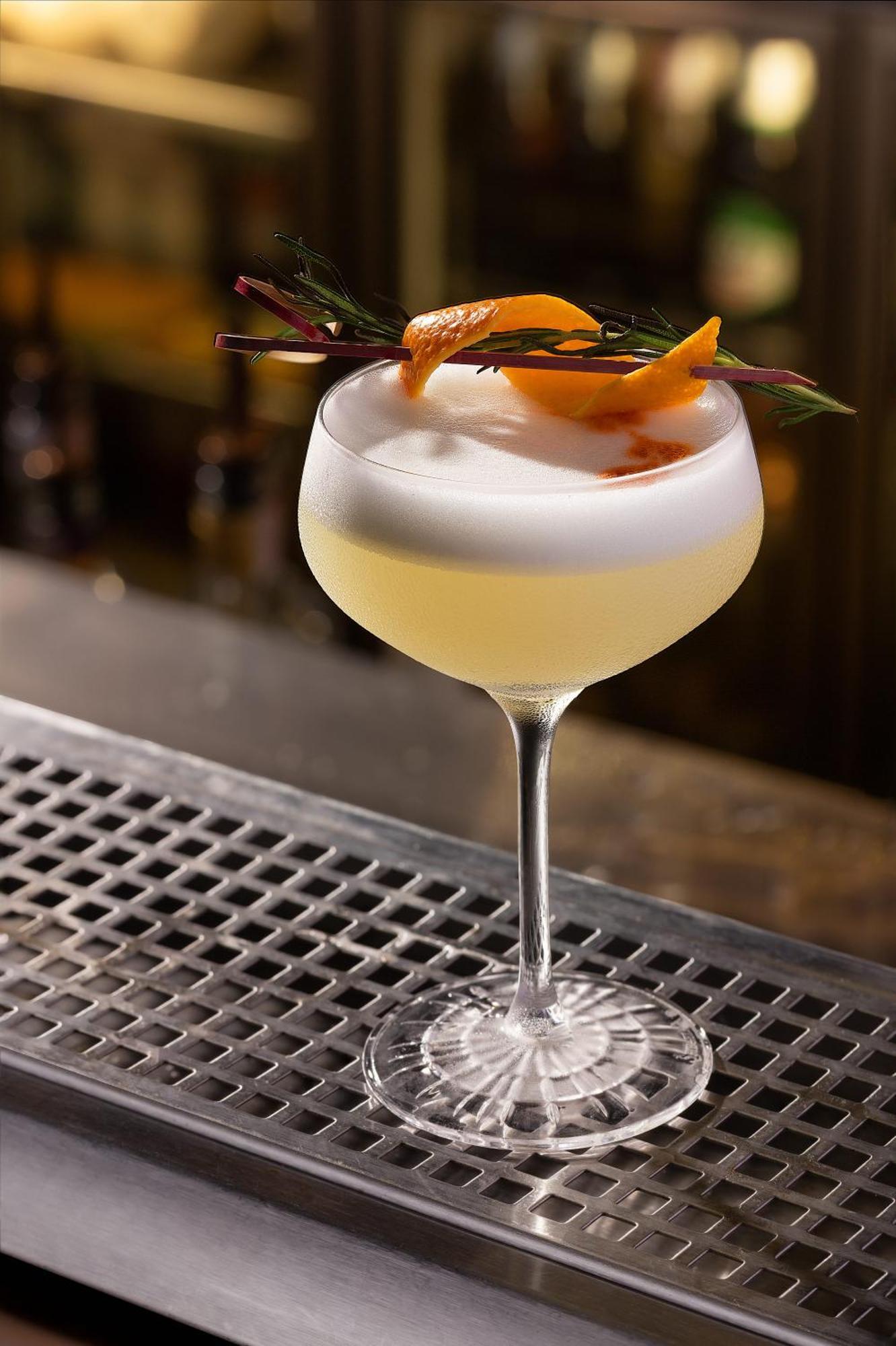 Melia Vinpearl Hue Hotel Bagian luar foto A French 75
