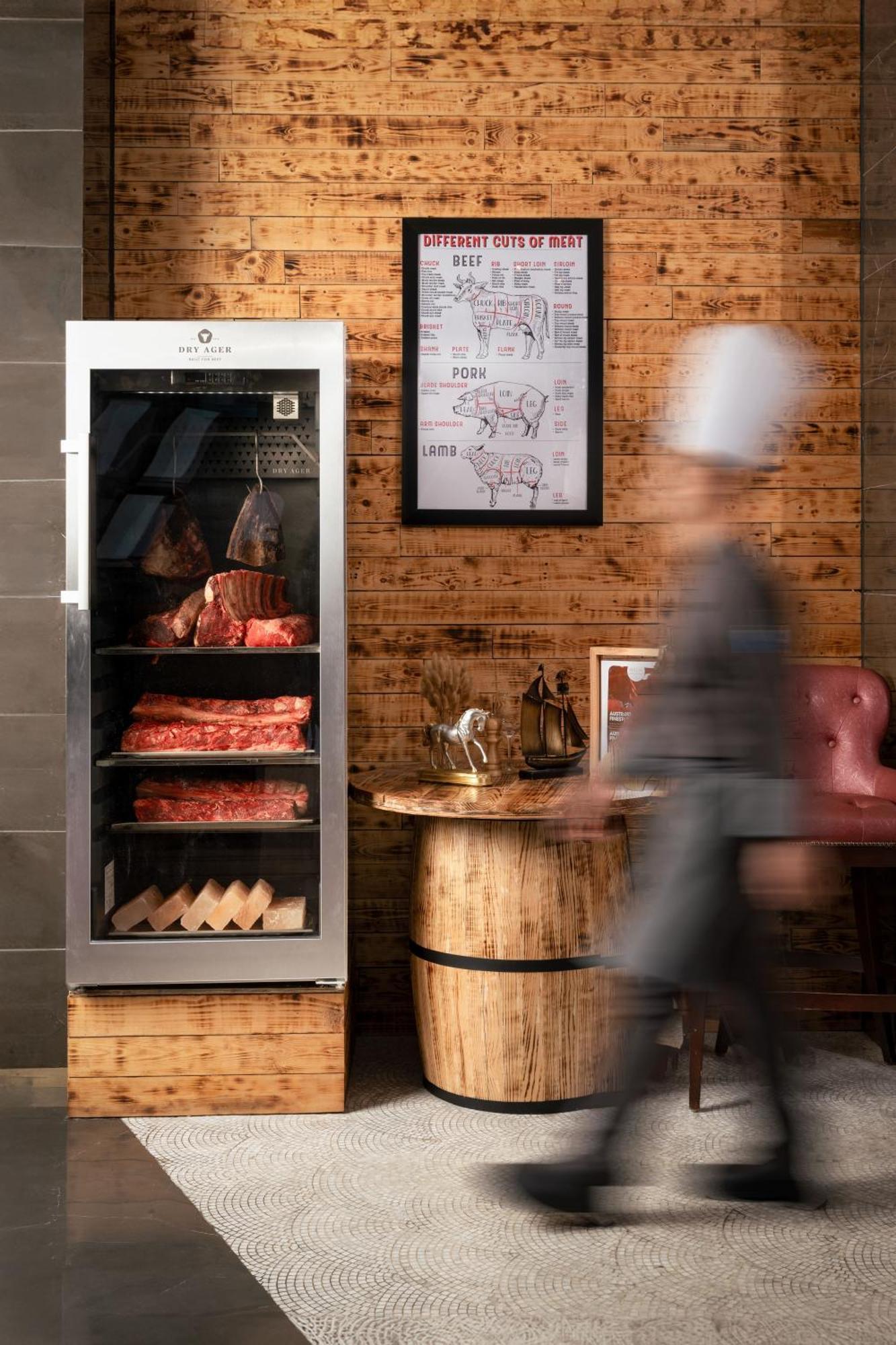 Melia Vinpearl Hue Hotel Bagian luar foto Dry-aging fridge