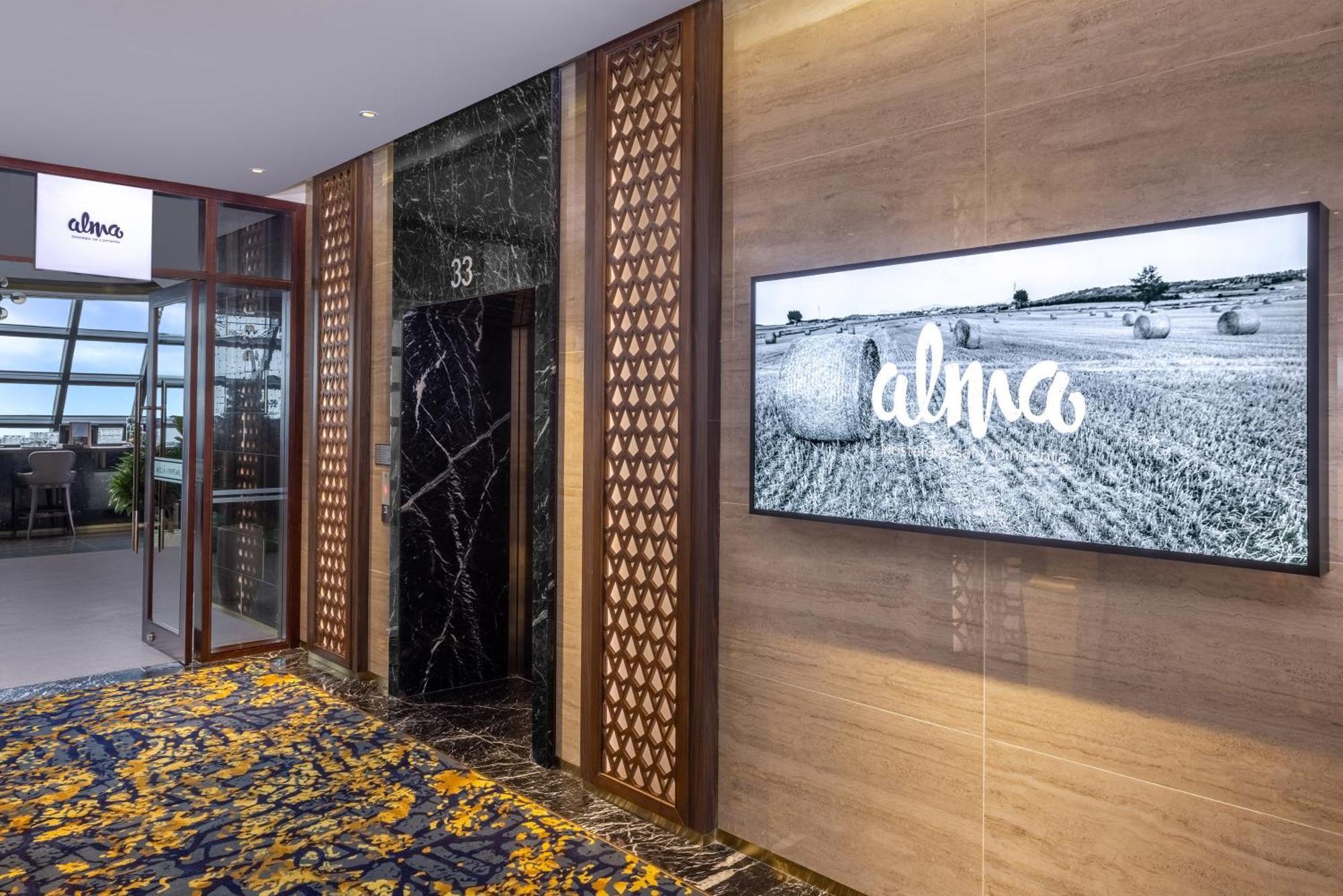 Melia Vinpearl Hue Hotel Bagian luar foto Entrance to the lounge