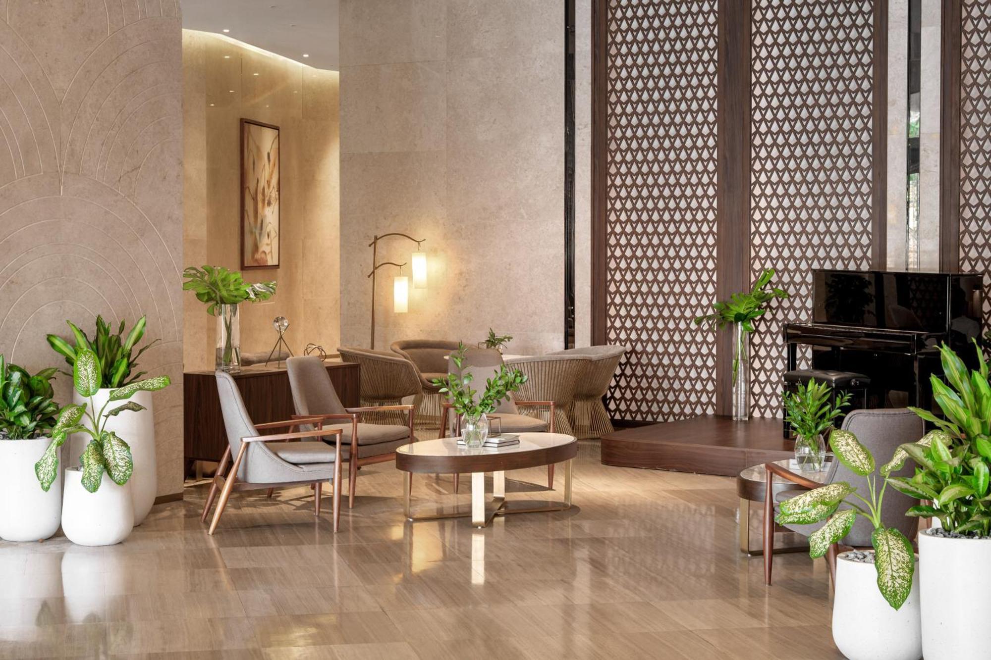 Melia Vinpearl Hue Hotel Bagian luar foto The lobby of the hotel